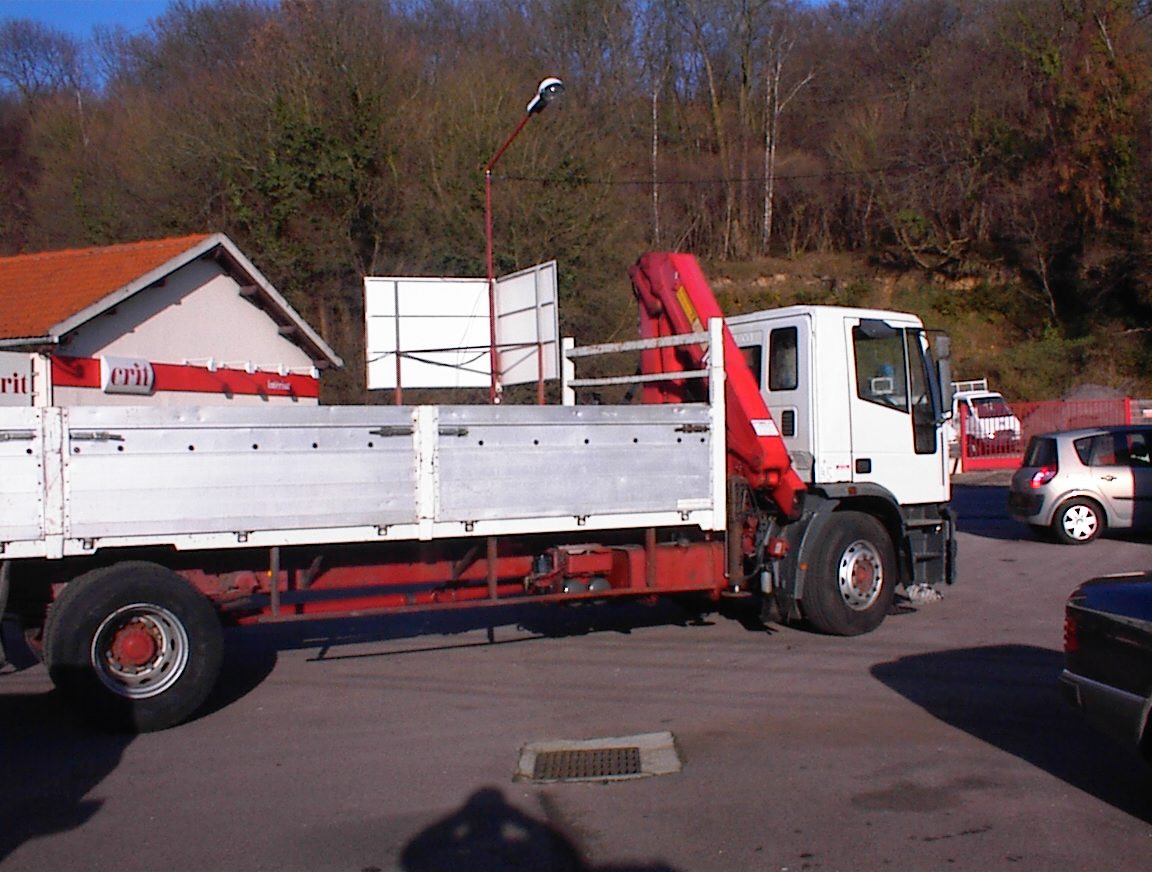 Iveco 190.24 Plateau + Grue