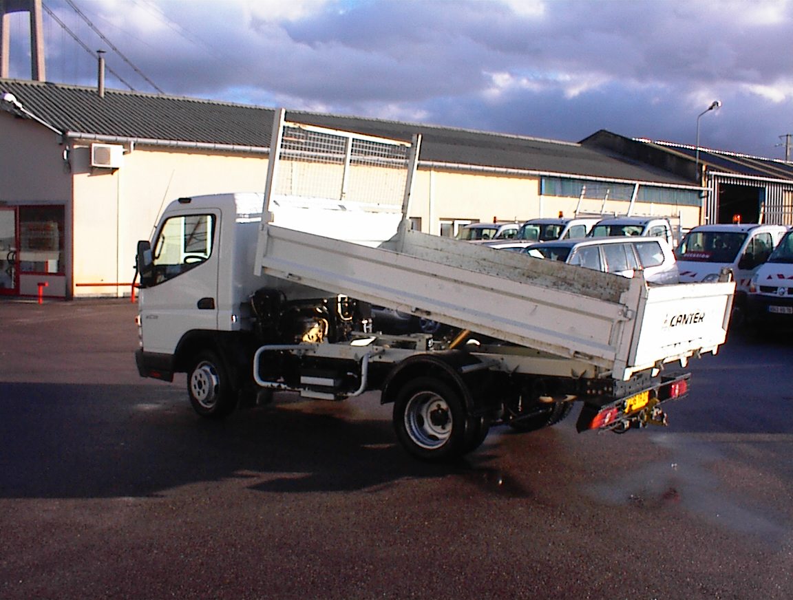 MITSUBISHI CANTER FUSO