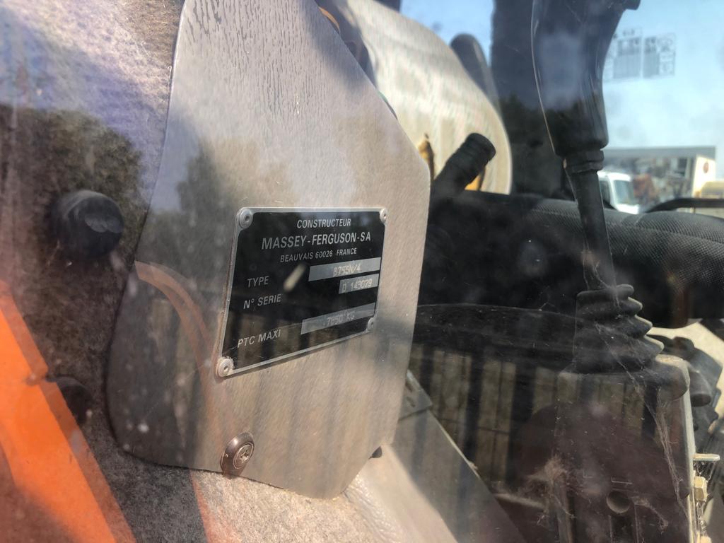 TRACTEUR MASSEY FERGUSON avec bras de levage