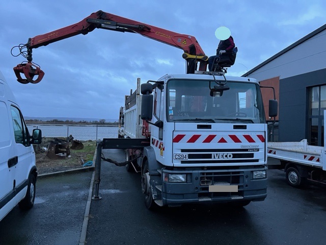 IVECO BENNE GRUE 180E24