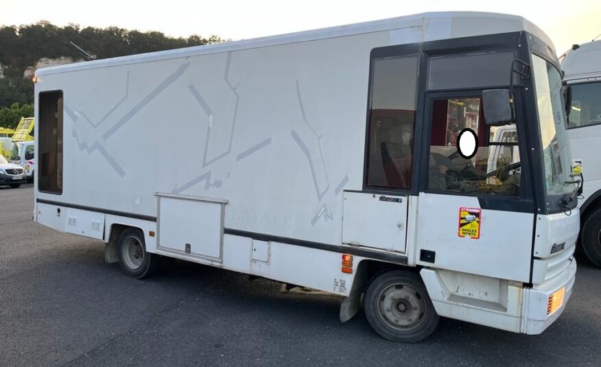 BUS RENAULT S140 A AMENAGER