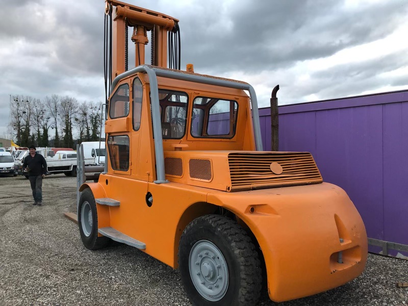 CHARIOT ELEVATEUR CLARK 15T