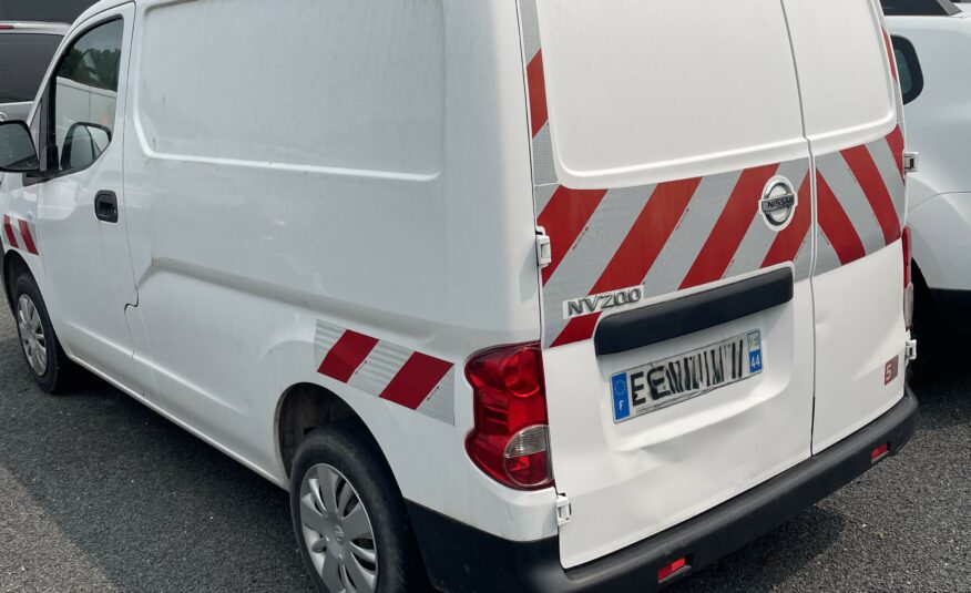 NISSAN FOURGON NV 200