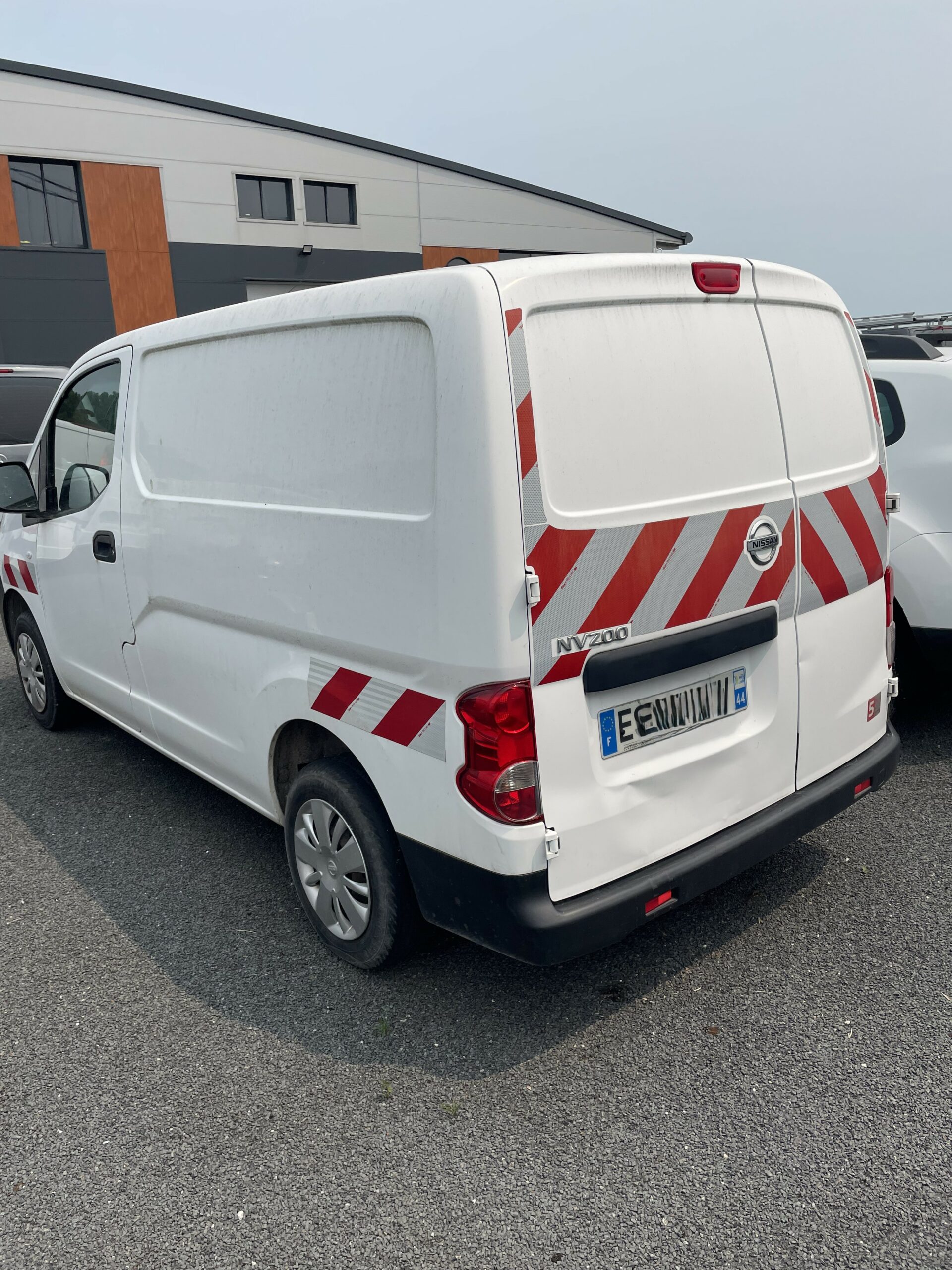 NISSAN FOURGON NV 200