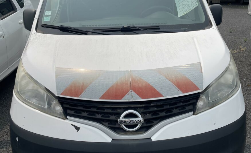 NISSAN FOURGON NV 200
